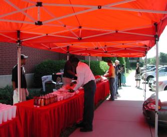 Full Serve Picnic Catering Right Outside Your Door!